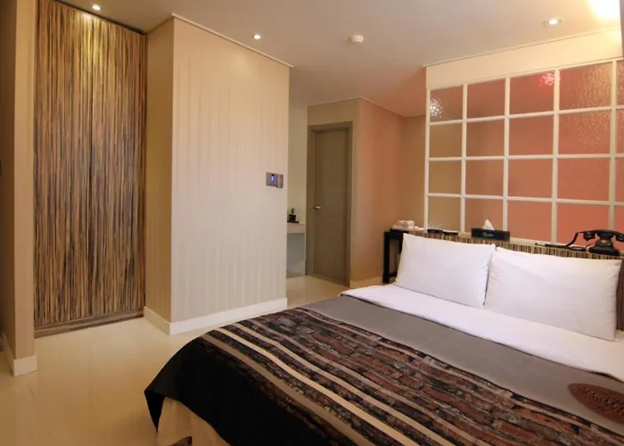 Zum Hotel 2*