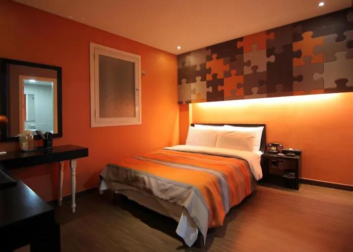 Zum Hotel 2*