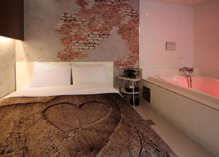 Hotel Zum 2*