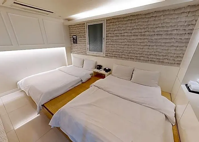 Zum Hotel 2*