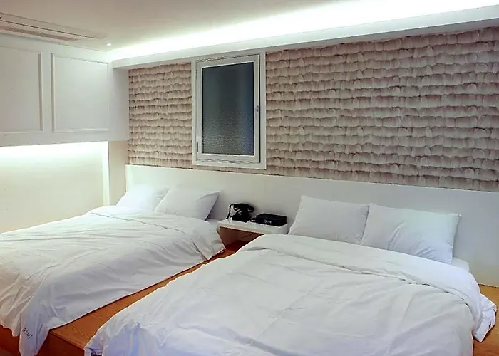 Zum Hotel 2*